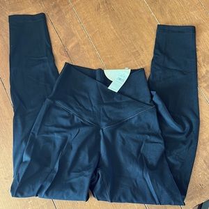 Offline by Arie 7/8 hi rise short XS black legging